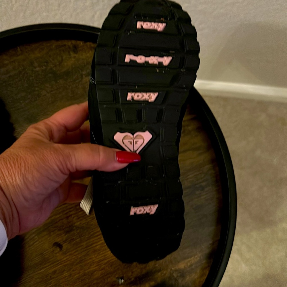 Comfy Roxy Shoes. - Picture 5 of 5